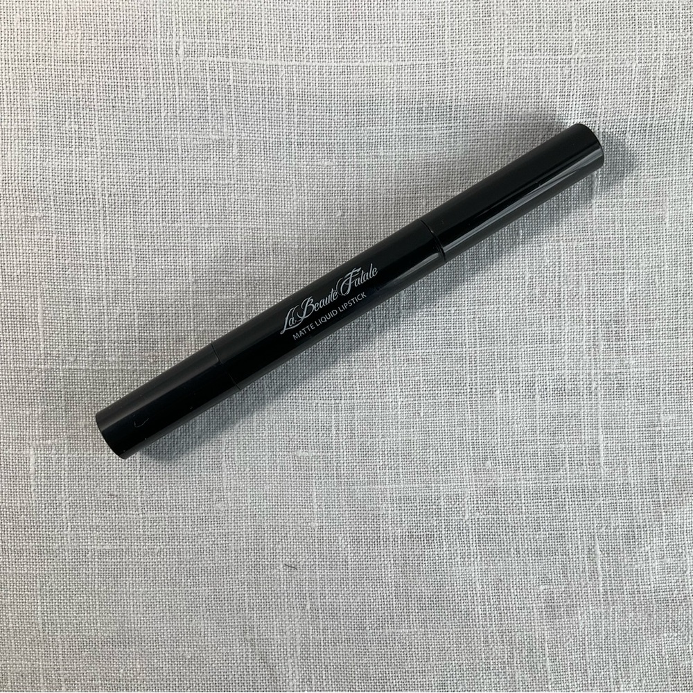 La Beauty Fatale Matte Liquid Lipstick Tuff Love.